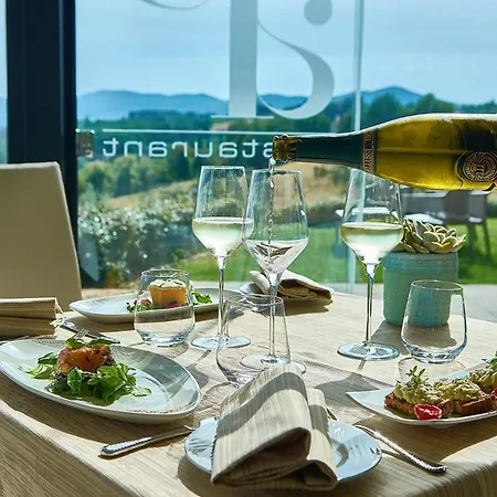 Hotel 37
