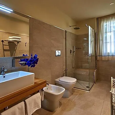 37 Hotel 4*