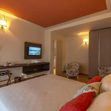 37 Hotel 4*